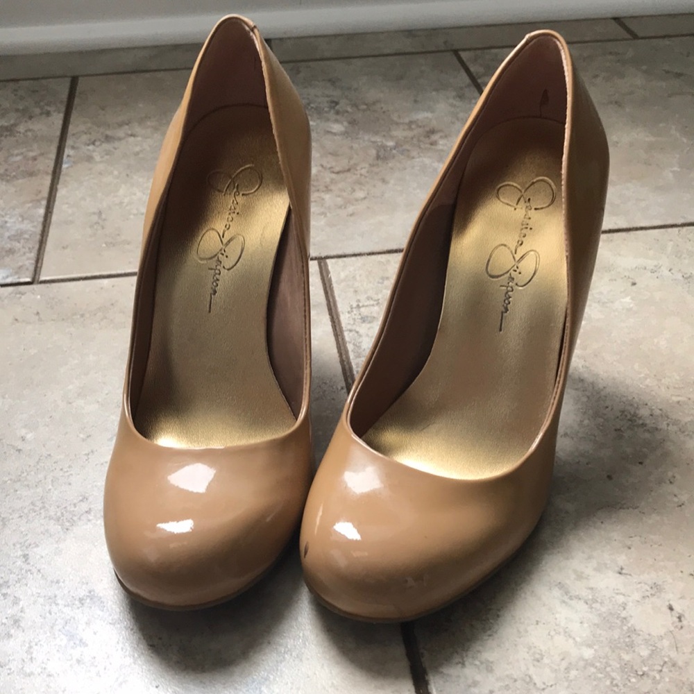 Jessica Simpson camel patent leather pumps size 7